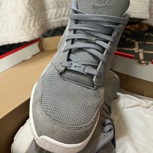 Nike Air entertainer Stealth/Blanc